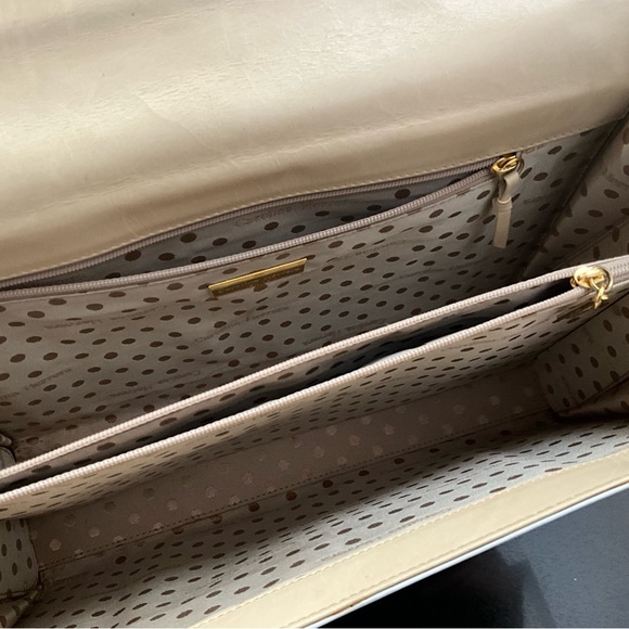 Vintage Carolina Herrera Shoulder bag - Picture 15 of 16